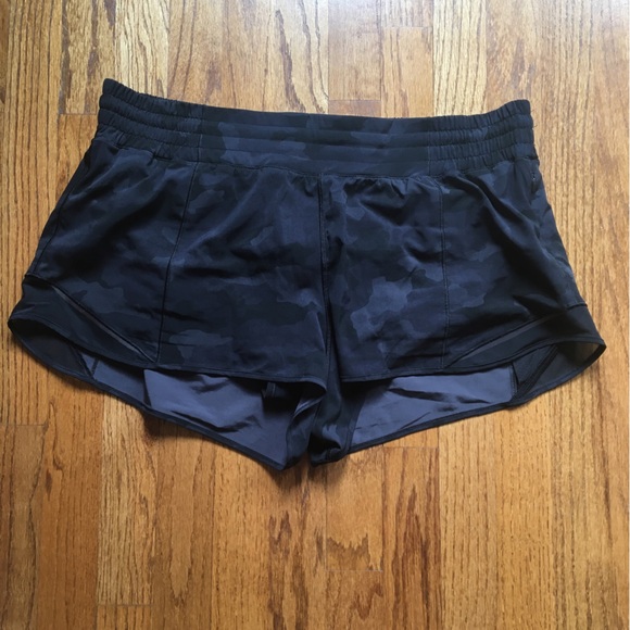 Lululemon Hotty Hot Short II Size 14 Camo - Picture 2 of 4